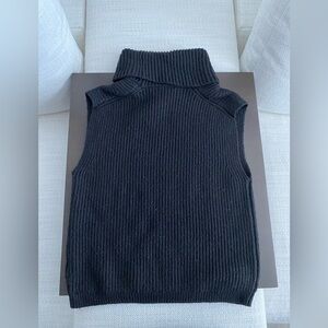 Ribbed turtleneck sweater vest